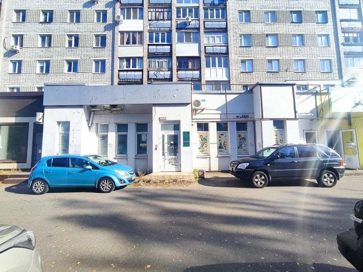 Нежилое помещение (магазин «Просвещение»), площадь 353,4 кв. м, кадастровый номер: 32:28:0031101:3116, адрес: Брянская обл., г. Брянск, Красноармейская  ул., д. 170Б.
