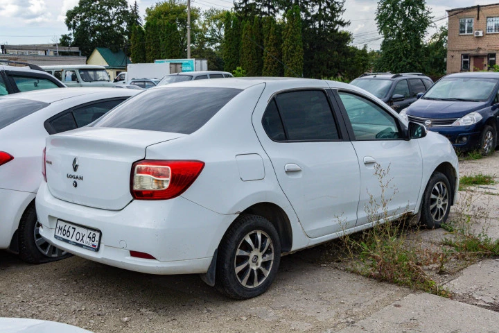 Легковой автомобиль - Renault Logan