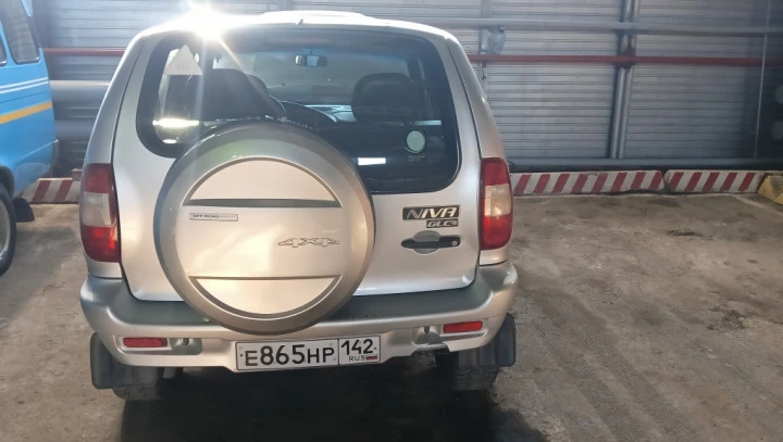 Легковой Chevrolet Niva 212300