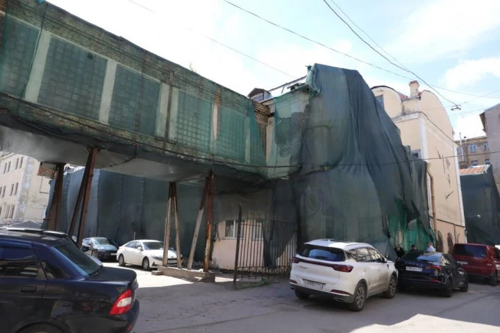 Право аренды помещения площадью 1058,5 кв. м в Апраксином дворе.