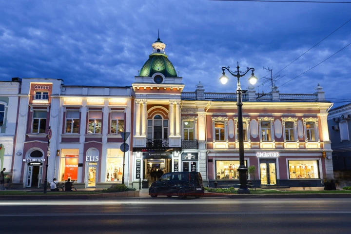 100% уставного капитала Общества с ограниченной ответственностью "АТРИУМ".