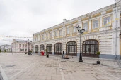 Здание ОКН "Торговый дом Вахромеева", кон.XVIII в., нач.XX в., общей площадью: 1 197,5 кв. м, с земельным участком 911 кв. м, в центре Ярославля, на улице Андропова, д. 9/9