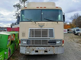 INTERNATIONAL 9800, бежевый, 1998, 928 864 км, 10.8 МТ (330 л.с.), дизель, задний, VIN 1HSRUAHR6XH593158.