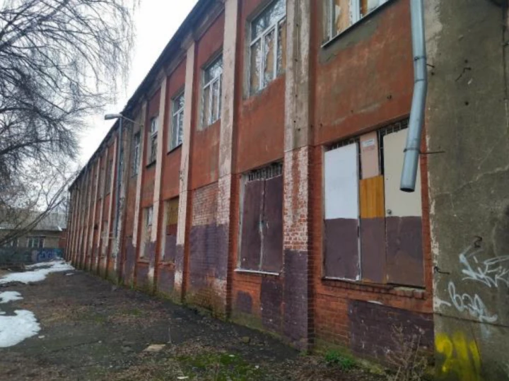Здание бывш. больницы,  площадью 1928 кв. м, земельный участок, площадью 8721 кв. м, движимое имущество: г. Ярославль, ул. 8 Марта, д. 5
