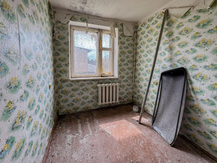 Здание 85,4 кв.м. и земельный участок 654,99 кв.м. по адресу: Российская Федерация, Орловская область, м.р-н Болховский, с.п. Злынское, д. Татинки, ул. Каштановая, д.1