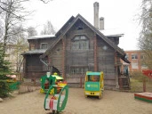 Историческое здание с участком в Ломоносове