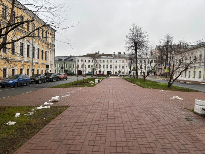 Здание (ОКН) 518,7 кв.м на земельном участке 320 кв.м в историческом центре города: Ярославская область, г. Ярославль, ул. Революционная, д. 9/4, с земельным участком