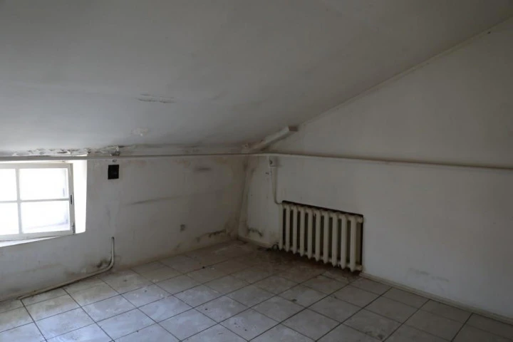 Право аренды помещения площадью 1058,5 кв. м в Апраксином дворе.