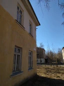 Имущественный комлекс со зданием пл. 633,2 кв. м,  зем. участком пл. 4271 кв.м, дорогойи тротуарами пл. 424 кв. м: ЯО, г. Рыбинск, ул. Толбухина, д. 10