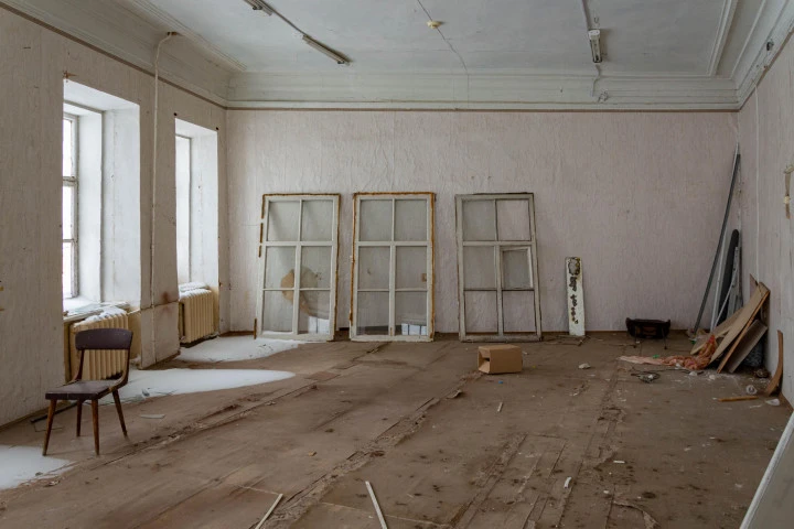 1) Здание площадь 2975,9 кв.м. по адресу: Нижегородская область, г. Арзамас, ул. Гостиный ряд, д.30 (объект культурного наследия); 2) Здание 221,7 кв.м. по адресу: Нижегородская область, г. Арзамас, ул. Ленина, д.15 k.a (объект культурного наследия)