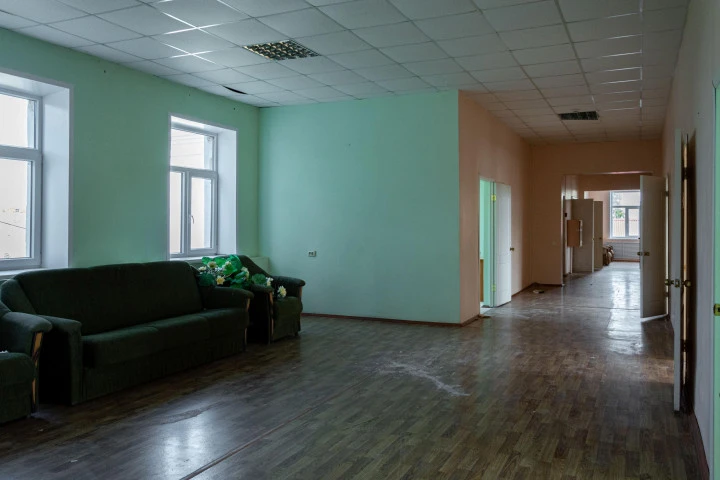 Земельный участок общей площадью 19 920 кв.м. и 16 объектов недвижимости.