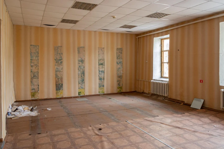 Имущественный комплекс в составе, которого: земельный участок, общей площадью 5 583 кв.м., кадастровый номер: 48:11:0470166:12, 2 здания и 2 сооружения, в т.ч. здание объекта культурного наследия «Здание торгового техникума», конец XVIII-начало XIX в.