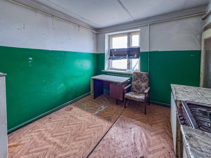 Здание 85,4 кв.м. и земельный участок 654,99 кв.м. по адресу: Российская Федерация, Орловская область, м.р-н Болховский, с.п. Злынское, д. Татинки, ул. Каштановая, д.1