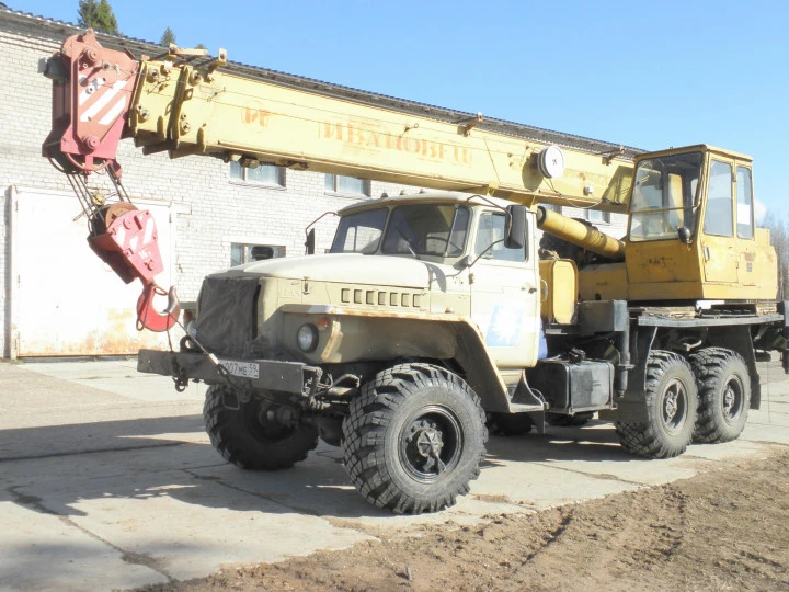 Специализированный автокран КС-35714 (Урал-5557).