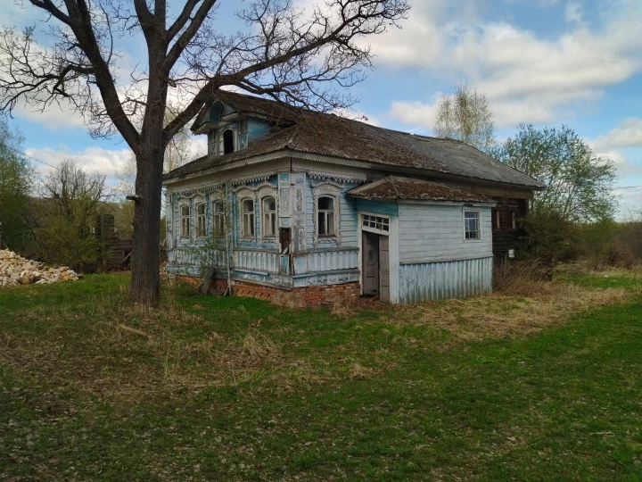 Здание 114,7 кв.м с земельным участком 526 кв.м:  Ярославская область, м.р. Угличский, с/п Ильинское, деревня Щипнево, д.2