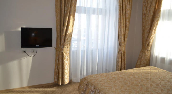 Гостиница 4* в  г. Ярославле, на Московском пр-те, д. 10/15, с земельным участком