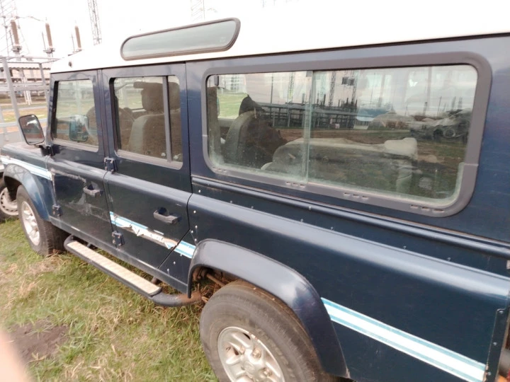 Автомобиль Land Rover Defender 110 SW