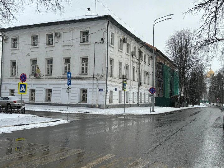 Историческое здание 809,6 кв.м с земельным участком в центре города: Ярославская область, г. Ярославль, пл. Челюскинцев, 10/3