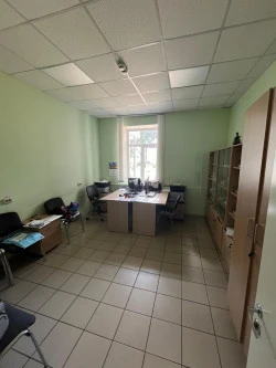 З/у 400 кв. м и нежилое здание 286,7 кв. м (гараж) в Калужской обл., Хвастовичский район, с. Хвастовичи, ул. Ленина, д.26 А