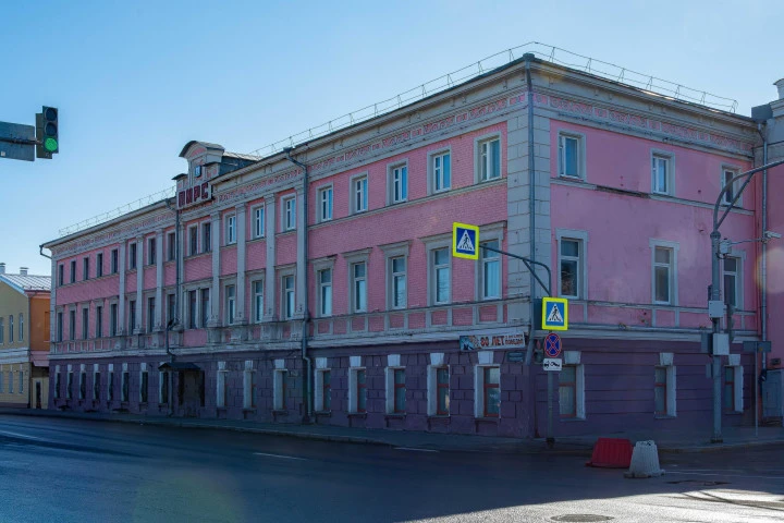 3 помещения в здании лит.Б по адресу: г. Н.Новгород, ул. Рождественская, д 49; нежилое здание (лит. А), 1060,7 кв.м. по адресу: г. Н.Новгород, ул. Рождественская, д. 49;  здание 192,1 кв.м. по адресу: Нижегородская обл., г. Городец, ул. М. Горького, д.129