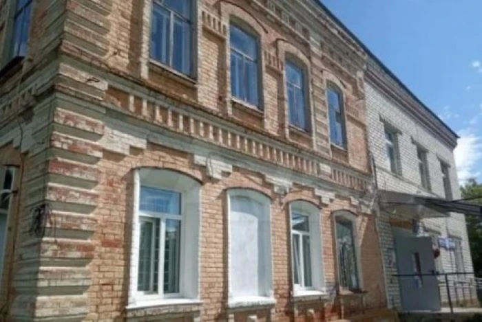 Продажа стрит-ритейла площадью 284,3 кв. м в г. Ульяновске и 2 помещения в Ульяновской области с долей в земельном участке