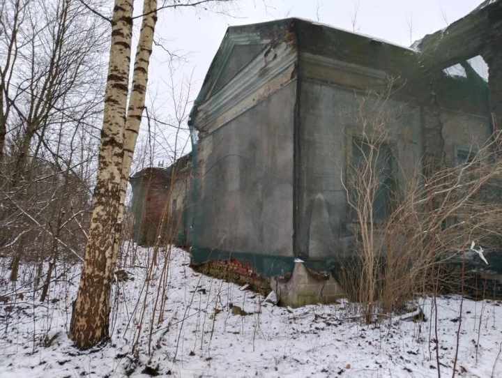 Здание с участком в Красном Селе