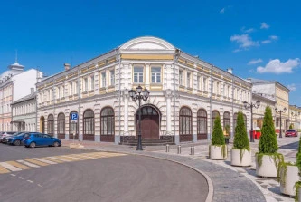 Здание ОКН "Торговый дом Вахромеева", кон.XVIII в., нач.XX в., общей площадью: 1 197,5 кв. м, с земельным участком 911 кв. м, в центре Ярославля, на улице Андропова, д. 9/9