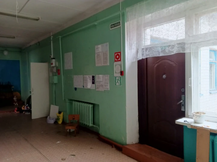 Нежилое здание с земельным участком, расположенные по адресу: Орловская область, р-н. Урицкий, с/п. Городищенское, с. Муравлёво, ул. Казанская, д. 6,