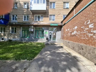 Нежилое помещение, общей площадью 84 кв. м, расположенное по адресу: Челябинская область, Ашинский район, г. Аша, ул. Коммунистическая, д. 26, пом. 1.