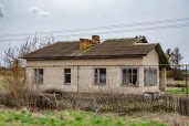 Здание 85,4 кв.м. и земельный участок 654,99 кв.м. по адресу: Российская Федерация, Орловская область, м.р-н Болховский, с.п. Злынское, д. Татинки, ул. Каштановая, д.1
