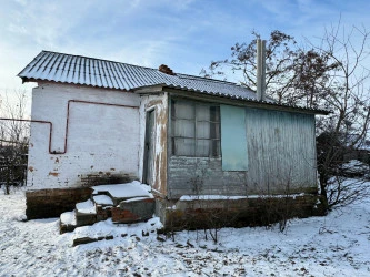 Здание 61,6 кв.м и земельный участок в Курской области, с. Зуевка