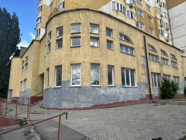 Продажа единым лотом двух помещений общей площадью 924,2 кв. м в г. Энгельс Саратовской области