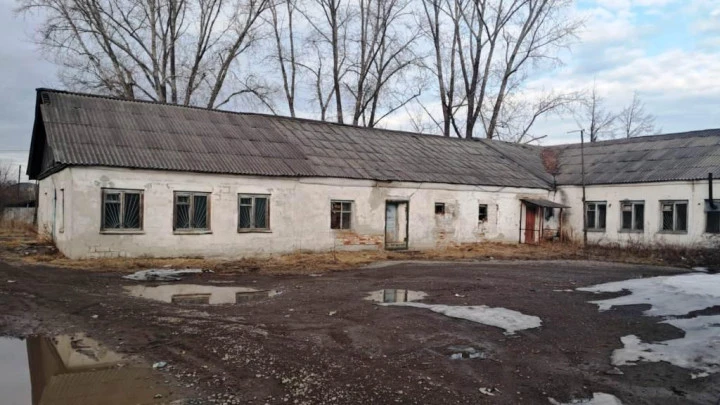 Здание склада - 459,6 кв. м, сЗУ 1362 +/- 3 кв. м, адрес: Свердловская обл., г. Серов, ул. Лесозаводская, д. 34, стр. 17,