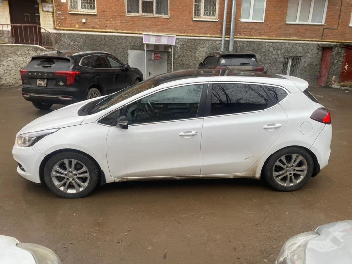 Автомобиль: марка KIA JD (Cee'd), идентификационный номер (VIN): XWEHN512BF0026782, год выпуска: 2014