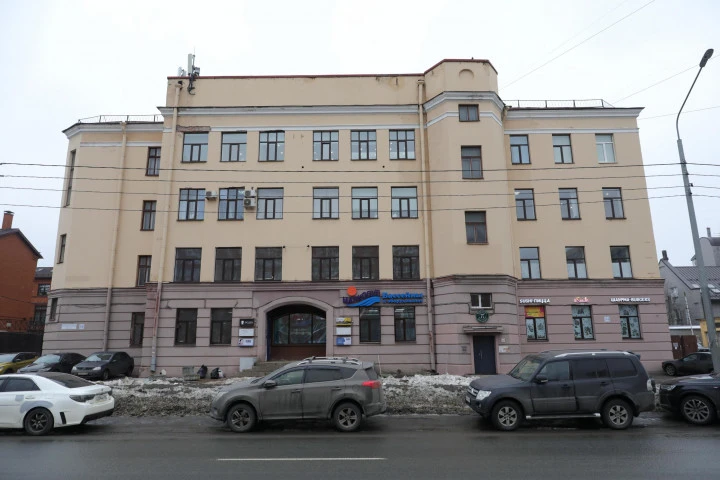 Бизнес-центр с участком в Выборгском районе