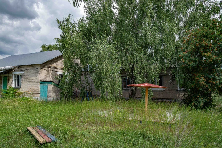 Земельный участок, площадь 4011 кв.м., здание детского сада 403,7 кв.м., склад 35,1 кв.м., котельная 14,1 кв.м. по адресу: Липецкая обл., Хлевенский р-н, с. Дмитряшевка, ул. Молодежная, д. №1.
