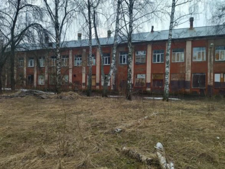 Здание бывш. больницы,  площадью 1928 кв. м, земельный участок, площадью 8721 кв. м, движимое имущество: г. Ярославль, ул. 8 Марта, д. 5