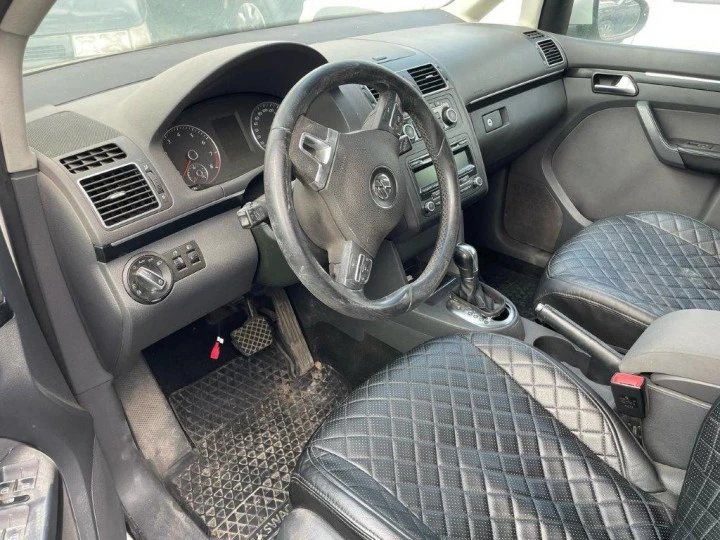 Volkswagen Touran, белый, 2012 года выпуска, VIN WVGZZZ1TZCW077889. г.Уфа.