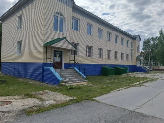 Помещение общей площадью 517,7 кв. м с кадастровым номером 86:07:0103008:3571 и доля 56/100 в праве на земельный участок с кадастровым номером 86:07:0103008:114, по адресу: Октябрьский муниципальный район, пгт. Октябрьское, ул. Ленина, д. 15, пом. 1