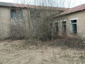 1) Земельный участок площадь 22 575 +/- 107 кв.м., кад.№: 48:14:1560105:12; 2) Здание 912,9 кв. м.; 3) Здание 116,4 кв. м.; 4) Сооружение 25,6 кв. м. по адресу: Липецкая обл, р-н Становлянский, с. Семенек, ул. Юрикова, д. 23