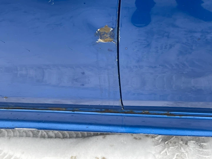 Автомобиль: марка Mitsubishi Lancer 1.8, год выпуска: 2008г., цвет: синий, модель № двигателя: 4B10 CB7431, шасси: отсутствует; кузов:  № JMBLNCX3A9U000766, идентификационный номер (VIN): JMBLNCX3A9U000766. Обременение: в залоге у АО «Эксперт Банк».