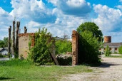 Имущественный комплекс (земельный участок и 6 зданий) в Орловской области, г. Ливны, ул. Баженова