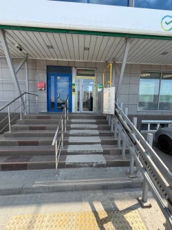 Нежилое помещение 243 кв. м и 3/10 доли в праве общей долевой собственности на земельный участок площадью 581 кв. м в г. Волгограде