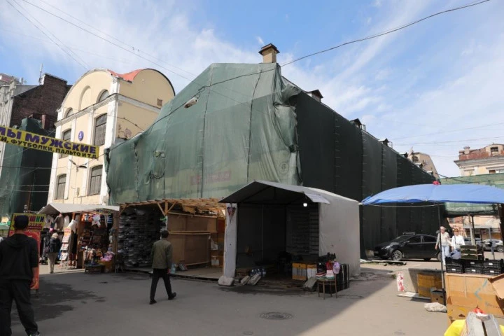 Право аренды помещения площадью 1058,5 кв. м в Апраксином дворе.