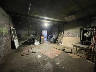 Здание с участком в центре