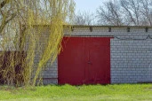 Здание гаража и земельный участок в с. Турчаново Липецкой области.