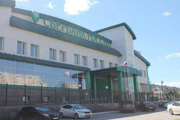 Административное здание банка, площадь 9130 кв. м, кадастровый номер 86:11:0102011:43, а также земельный участок площадь 9135 кв. м, з, кадастровый номер 86:11:0101008:81.