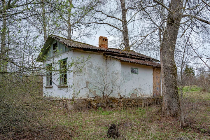 Нежилое здание, площадь 53,9 кв.м. и земельный участок, площадь 543 кв.м. в с. Жилое Липецкой области.