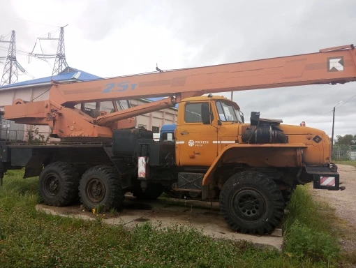 Кран автомобильный на базе шасси УРАЛ-5557-1151-40