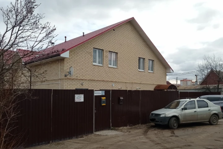Квартира (1 этаж, мансарда) - 112,1 кв. м в многоквартирном доме, 1/4 доли общей долевой собственности земельного участка - 595 кв.м, адрес: Ярославская обл., г. Ярославль, пер. Слепнева 2-й, д. 19, кв. 4